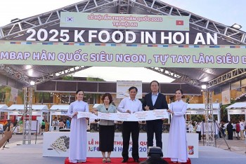 nguoi viet hao hung voi le hoi han quoc tai hoi an