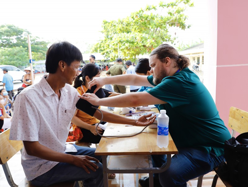 Cần Thơ: Lan tỏa yêu thương từ chương trình khám chữa bệnh nhân đạo
