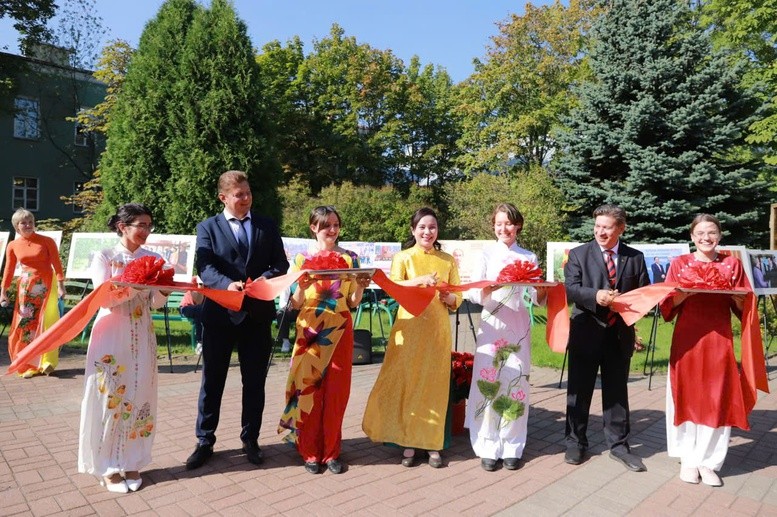 Triển lãm ở St. Petersburg khắc họa dấu ấn Hồ Chí Minh trong tình hữu nghị Việt - Nga