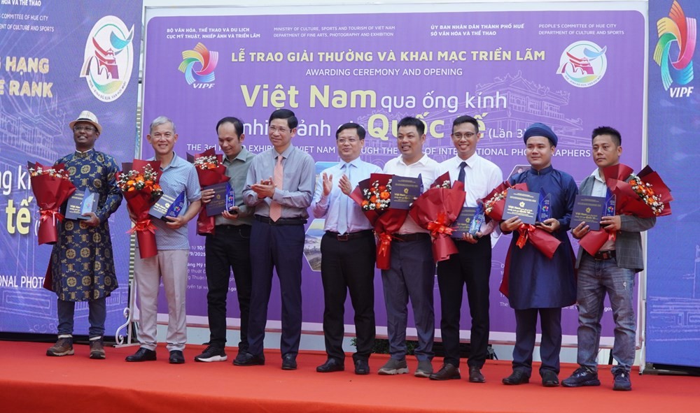 Việt Nam qua ống kính nhiếp ảnh gia quốc tế: 200 tác phẩm hội tụ tại Huế
