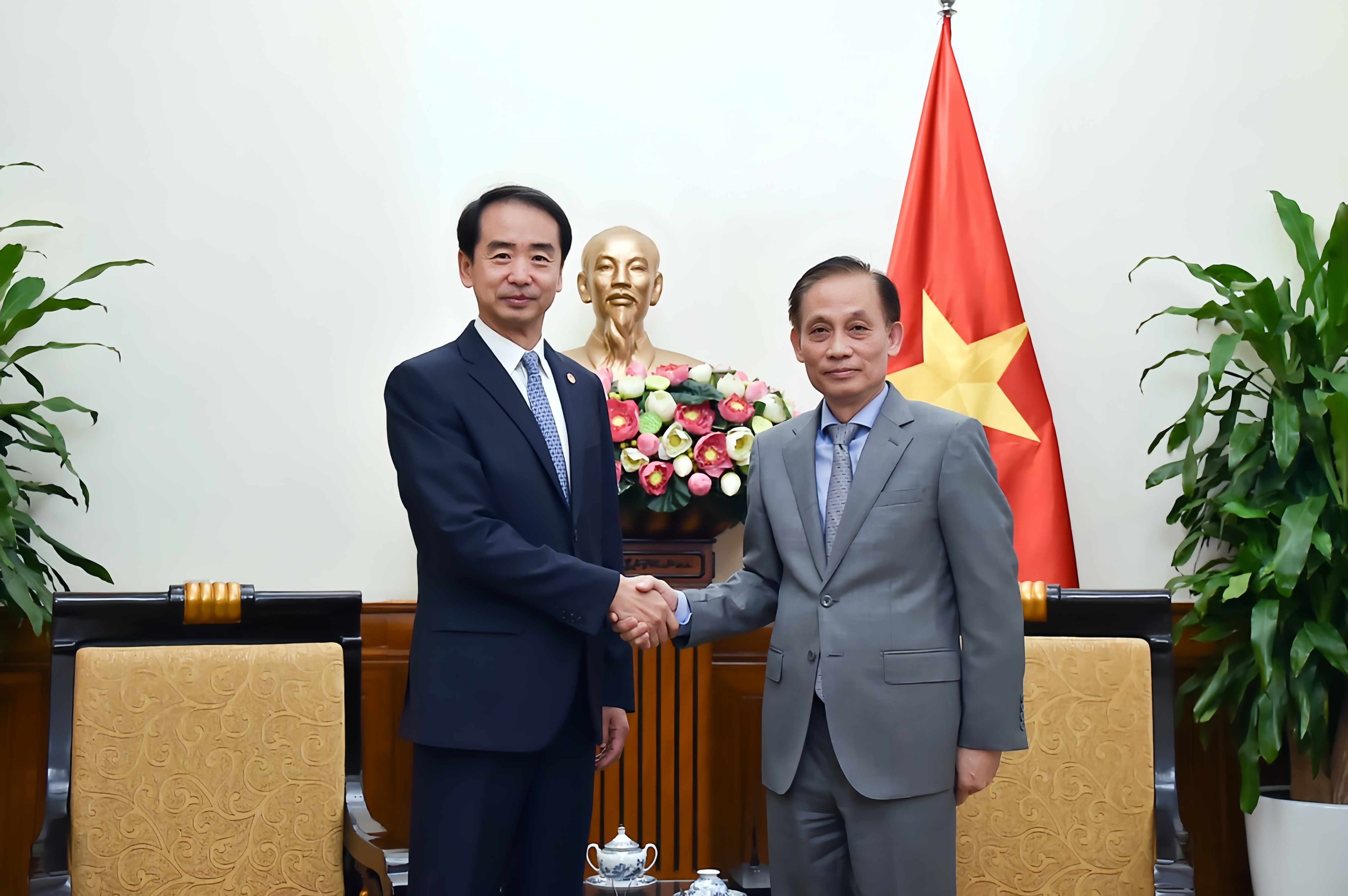 Tiếp tục triển khai tốt các hoạt động của Năm Giao lưu nhân văn Trung - Việt