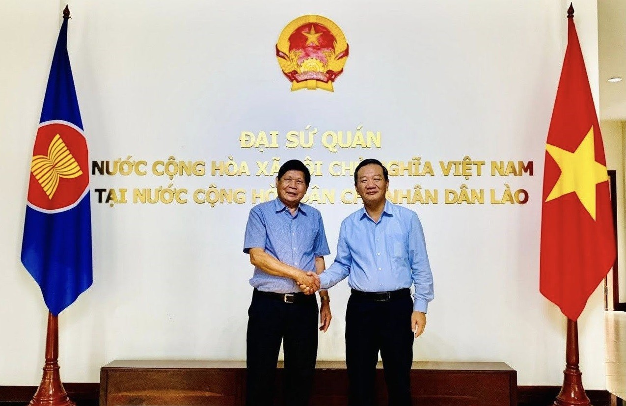 Đại sứ Việt Nam tại Lào Nguyễn Minh Tâm đã tiếp đoàn Hội hữu nghị Việt Nam - Lào tỉnh Lâm Đồng do ông Nguyễn Bạn, Chủ tịch Hội