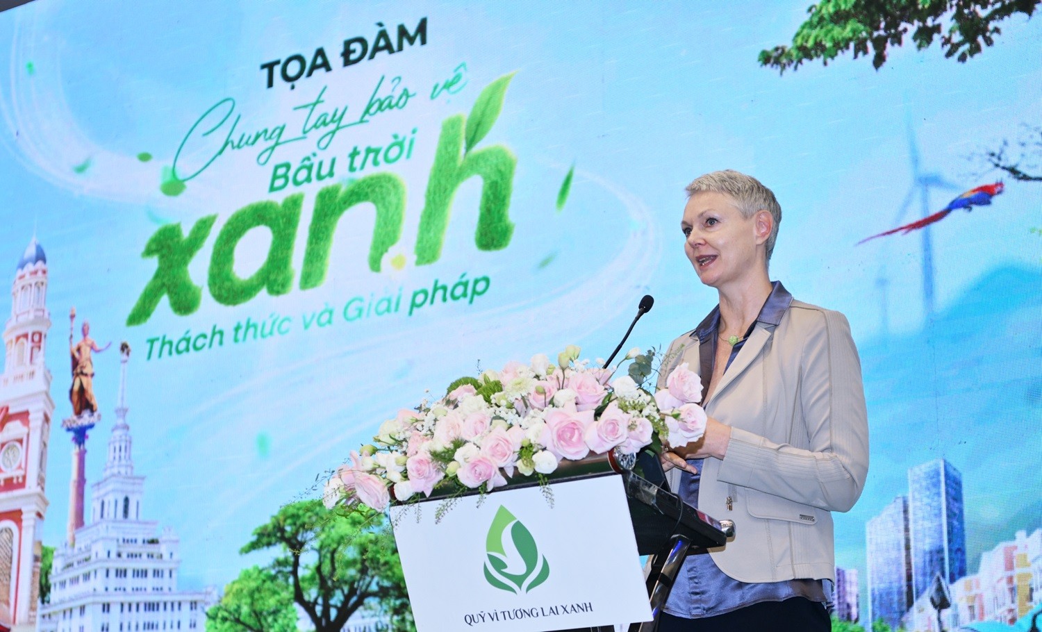 Bà Hilde Solbakken, Đại sứ Na Uy tại Việt Nam cho rằng cần nâng cao nhận thức cộng đồng hơn nữa trong chiến dịch giành lại bầu trời.