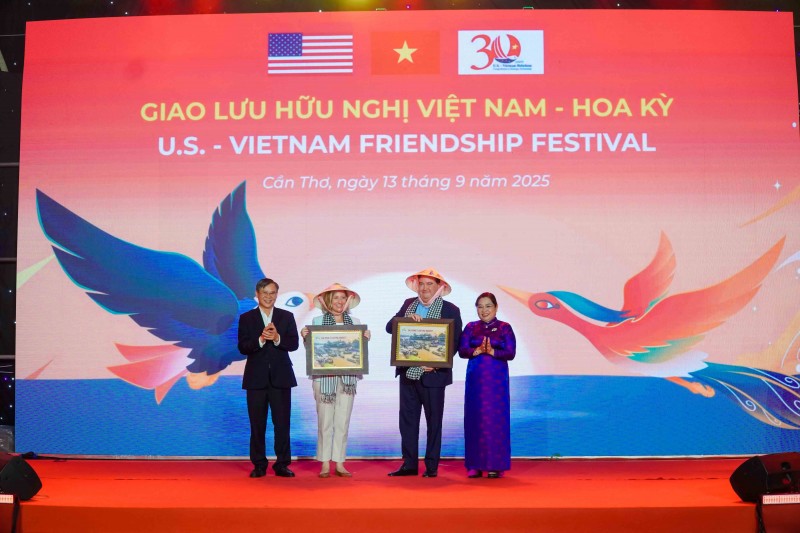 Thắt chặt quan hệ Việt Nam - Hoa Kỳ qua chương trình giao lưu hữu nghị tại Cần Thơ