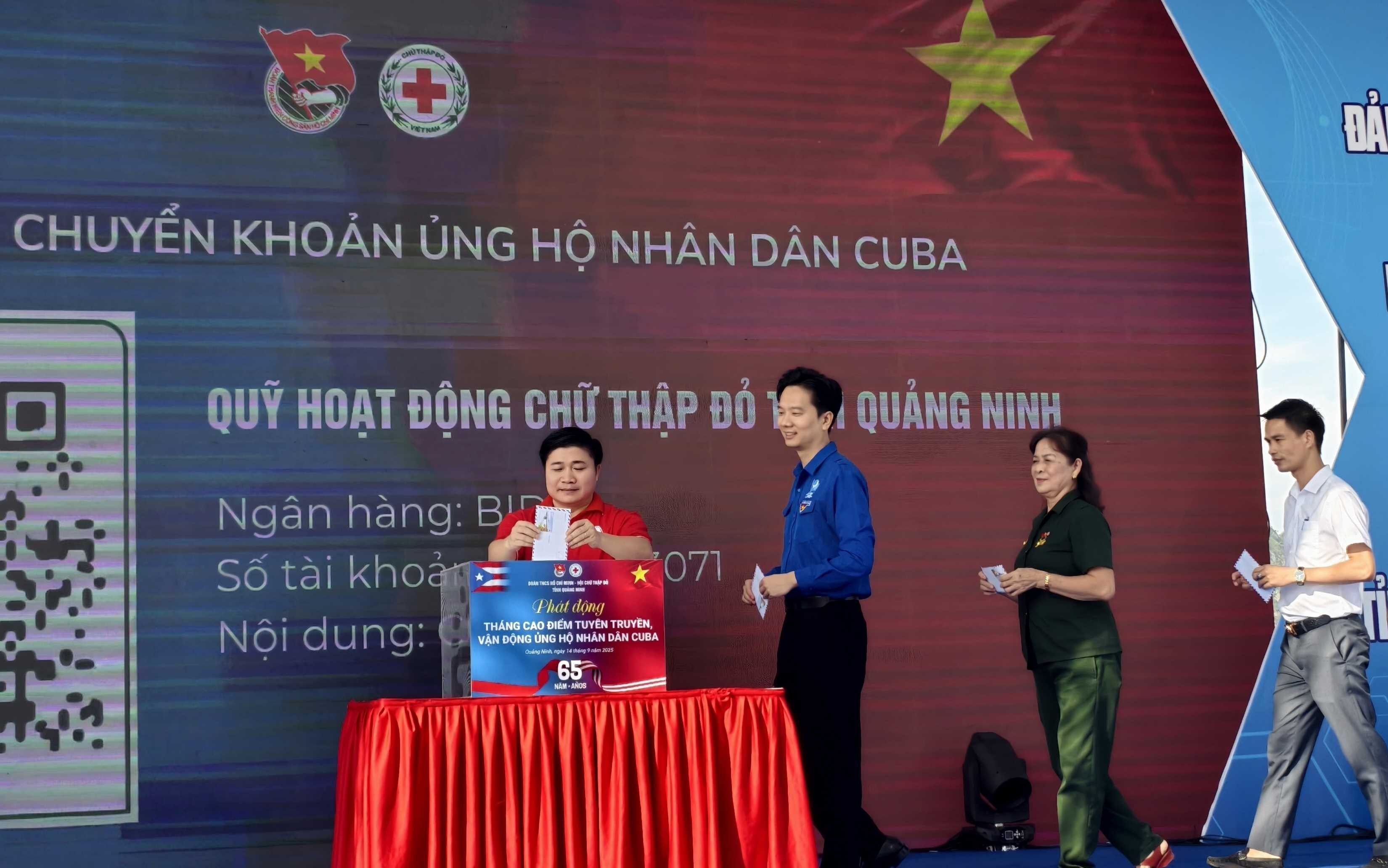 Cán bộ, hội viên, đoàn viên, thanh niên Quảng Ninh ủng hộ nhân dân Cuba. (Ảnh: Hội Chữ thập đỏ tỉnh Quảng Ninh)