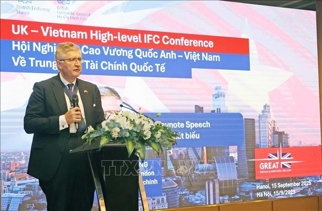 Thị trưởng Trung tâm tài chính London Anderman Alastair King chia sẻ. Ảnh: 