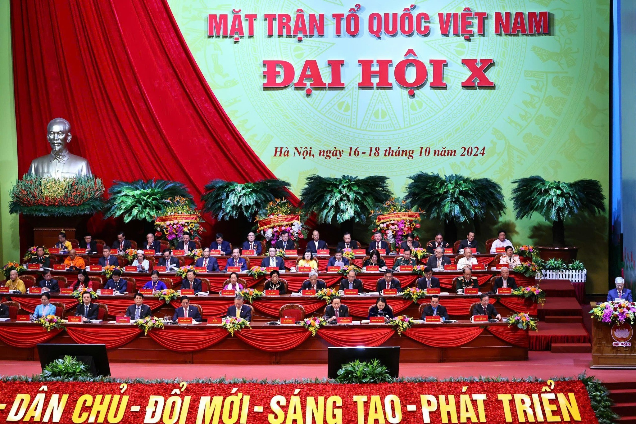 Hình ảnh Phiên bế mạc Đại hội đại biểu toàn quốc Mặt trận Tổ quốc Việt Nam lần thứ 10. (Ảnh: TTXVN)