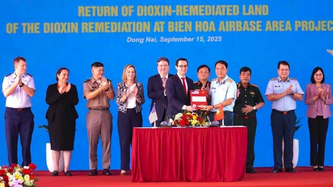Việt Nam - Hoa Kỳ bàn giao 6ha đất sạch dioxin, bổ sung 32 triệu USD hỗ trợ nạn nhân da cam
