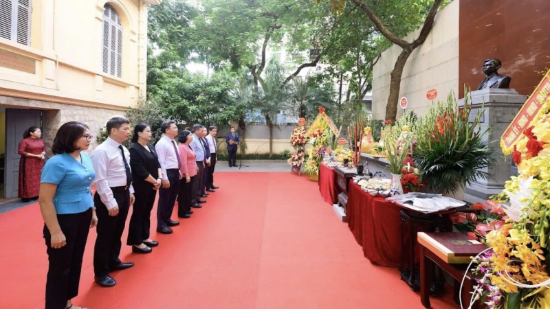 Dâng hương tưởng niệm đồng chí Trần Phú - Tổng Bí thư đầu tiên của Đảng