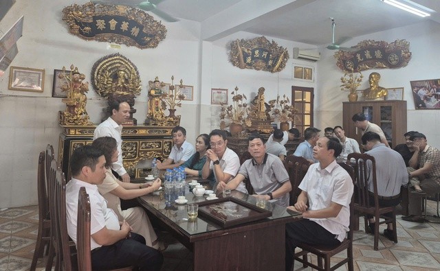 Đoàn công tác làm việc với xã Sơn Đồng (Ảnh: T.L)