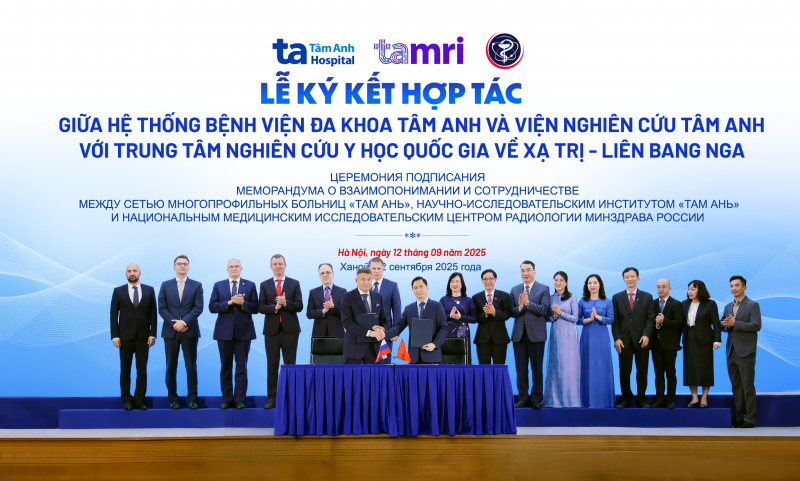 [1] Bộ trưởng Y tế Liên bang Nga Mikhail Albertovich Murashko, Bộ trưởng Y tế Đào Hồng Lan, đại diện Đại sứ quán và lãnh đạo các đơn vị y tế hai nước cùng chứng kiến khoảnh khắc ký kết hợp tác, mở ra bước tiến mới trong nghiên cứu, chuyển giao công nghệ và điều trị ung thư tại Việt Nam. Ảnh: BVĐK Tâm Anh
