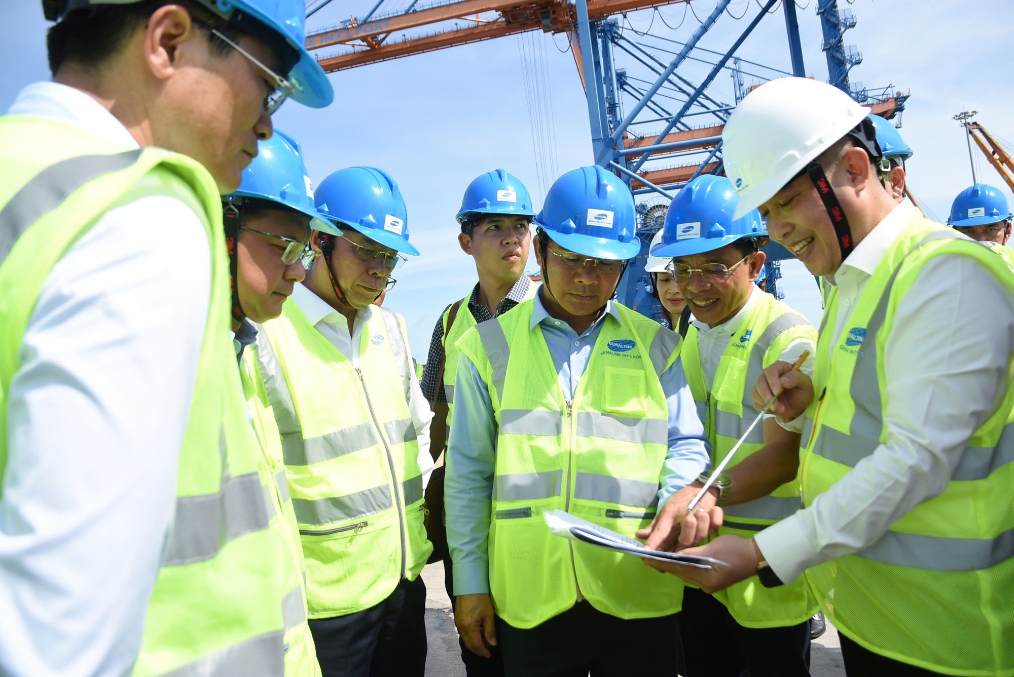 Chủ tịch UBND TP HCM Nguyễn Văn Được cùng đoàn công tác khảo sát tại cảng Gemalink.