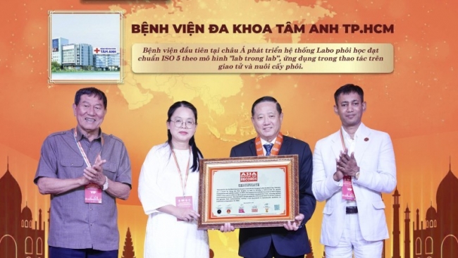 Labo phôi học thụ tinh ống nghiệm của Việt Nam được vinh danh Kỷ lục châu Á
