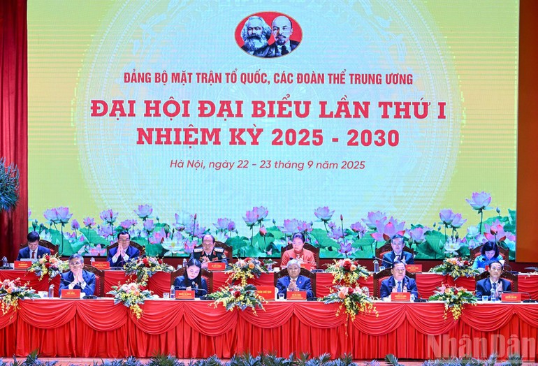Bộ Chính trị chỉ định 21 đại biểu Đảng bộ Mặt trận Tổ quốc, các đoàn thể Trung ương dự Đại hội XIV của Đảng