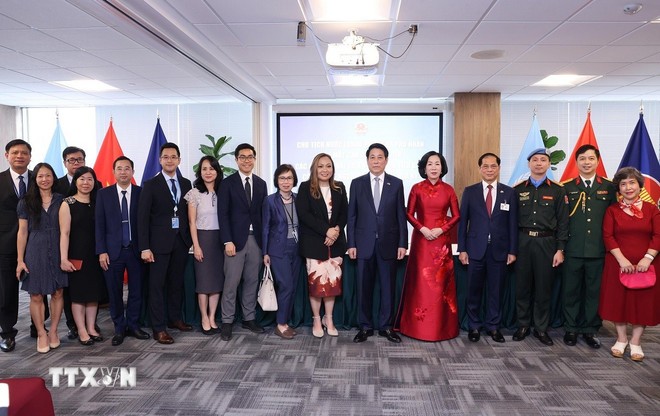 Chủ tịch nước gặp mặt cán bộ, nhân viên, đại diện cộng đồng người Việt Nam tại Hoa Kỳ