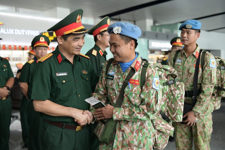Các cán bộ, nhân viên lên đường làm nhiệm vụ gìn giữ hòa bình Liên hợp quốc tại Khu vực Abyei (Phái bộ UNISFA).