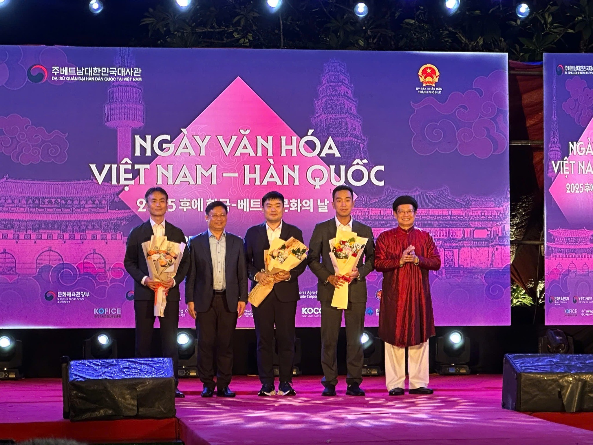 Người dân Huế trải nghiệm văn hóa Hàn Quốc