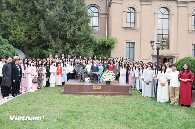 vnp-du-hoc-sinh-viet-tai-bac-kinh-3.jpg