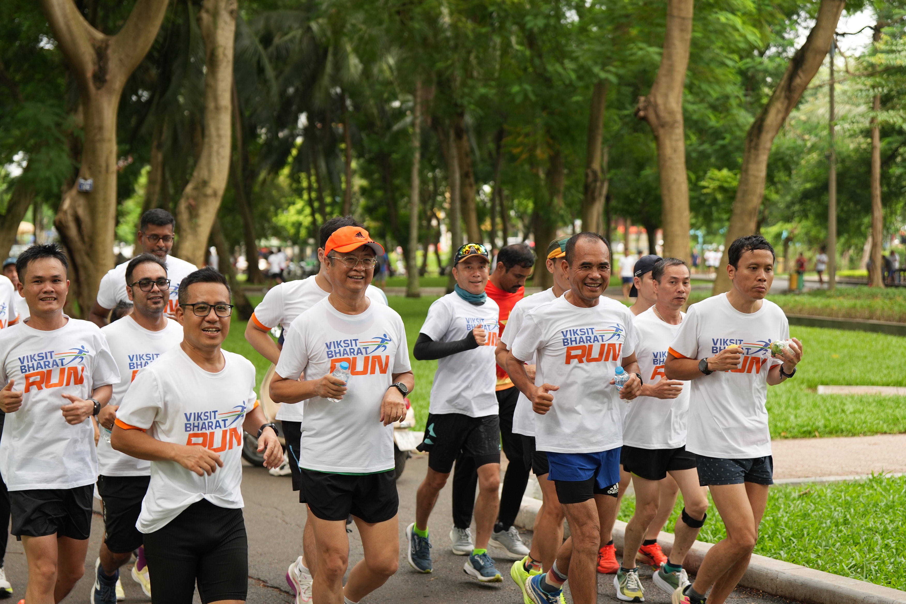 Người dân Hà Nội và Ấn Độ tham gia giải chạy lan tỏa thông điệp đoàn kết