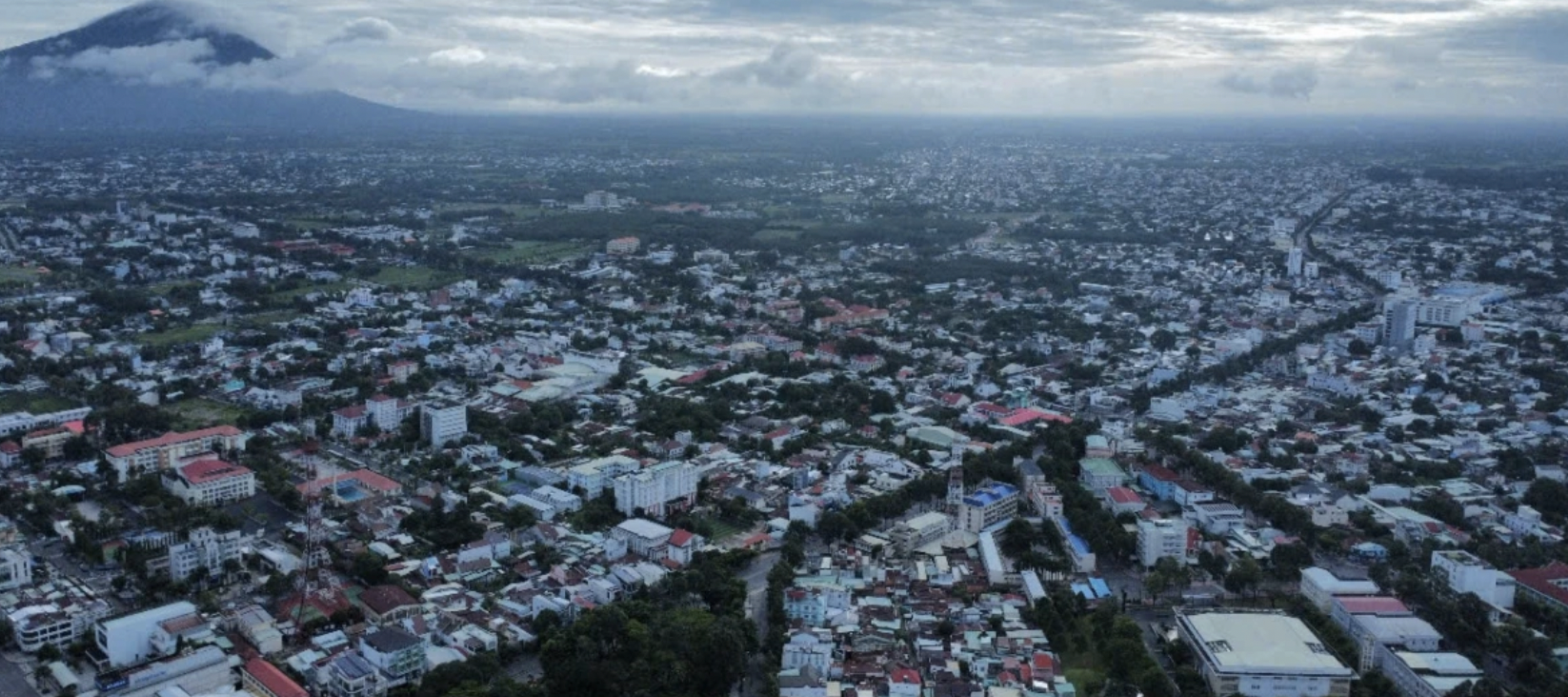 Tại nhiều vùng nông thôn ở Tây Ninh, những hộ từng chật vật trong căn nhà dột nát nay đã có mái ấm vững chắc. (Ảnh: VOV.VN)
