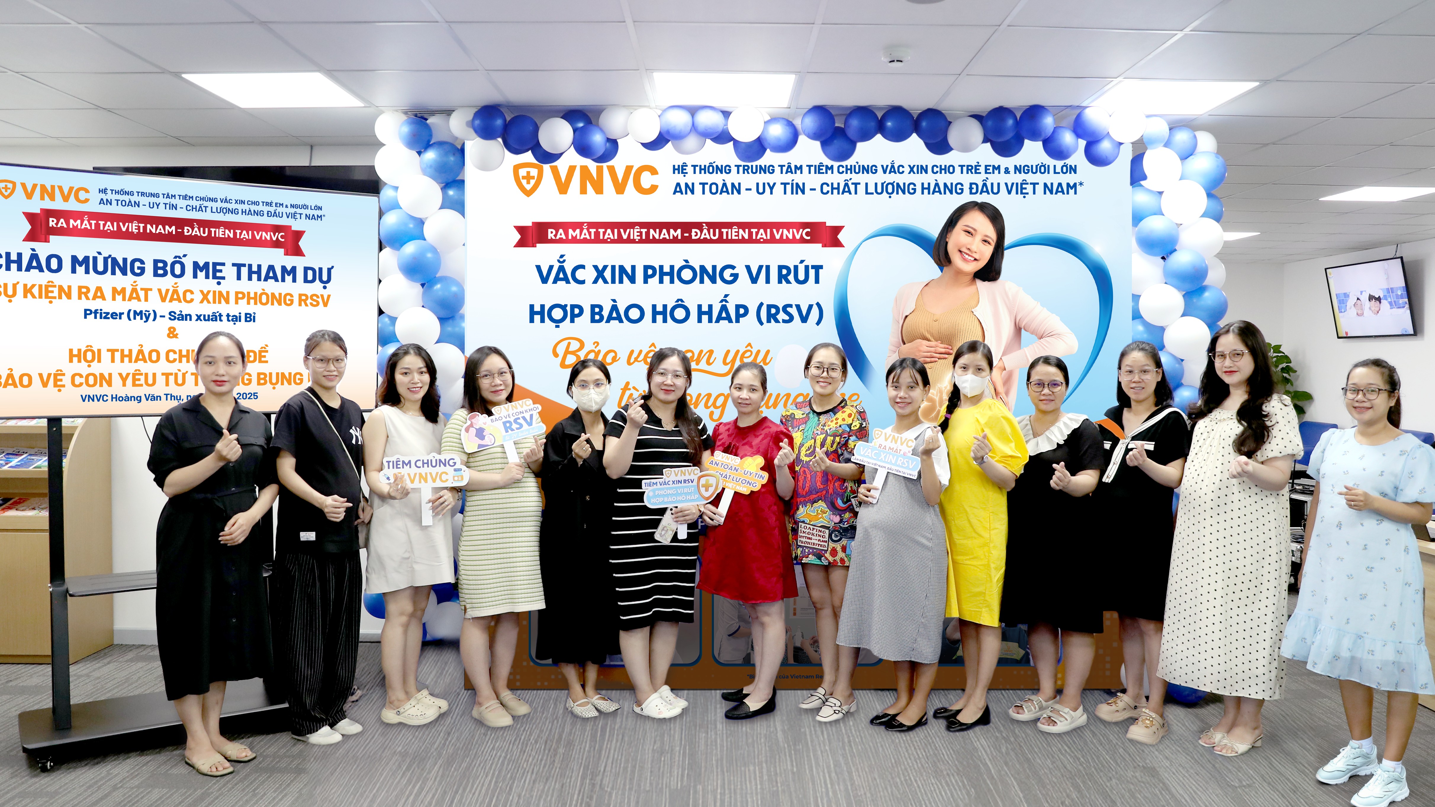 Việt Nam lần đầu có vắc xin phòng virus hợp bào hô hấp RSV tiêm cho mẹ bầu và người cao tuổi