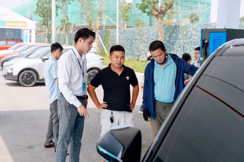Chuyển từ xe xăng sang VF 8 “lướt” của Green Future, chủ xe khẳng định: “Mọi thứ minh bạch và rõ ràng”