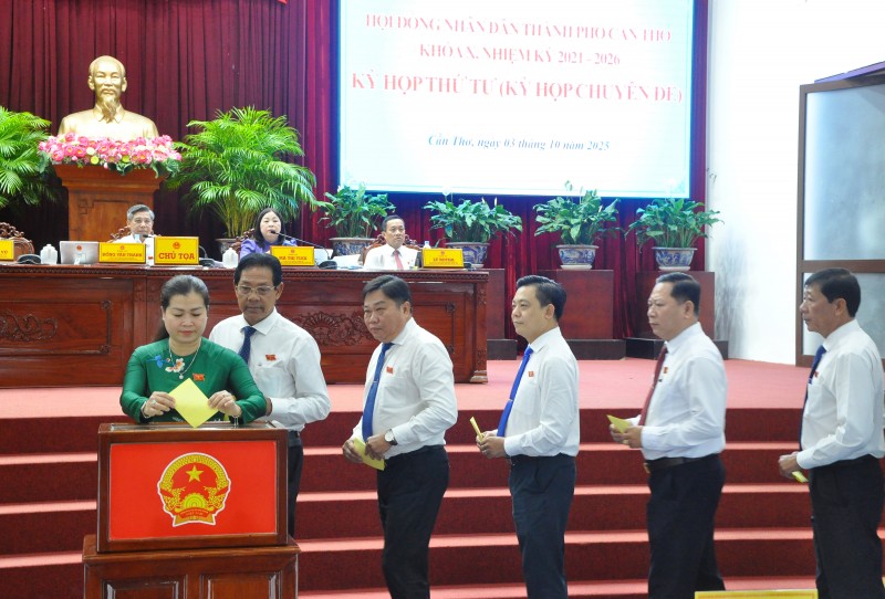 Ông Trương Cảnh Tuyên được bầu giữ chức Chủ tịch UBND thành phố Cần Thơ