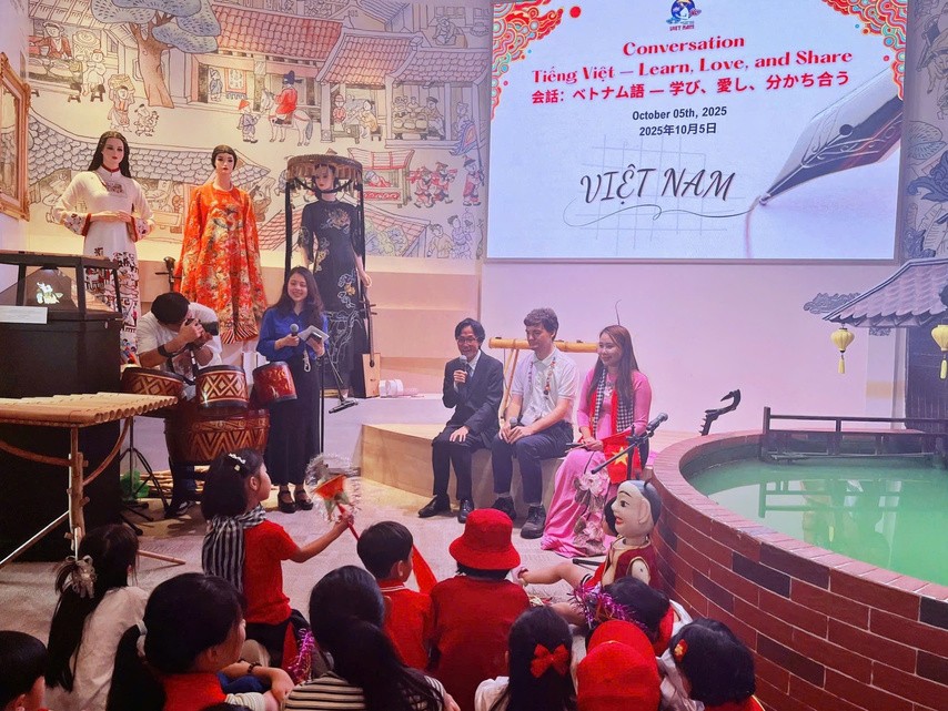 Tết Đoàn viên ấm áp tại Osaka (Nhật Bản)