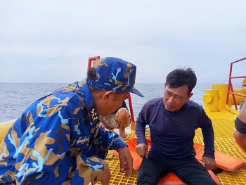 nha gian dk19 ho tro cap cuu ngu dan trong con nguy ki ch