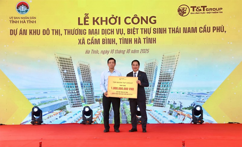 Tập đoàn T&T Group trao ủng hộ 1 tỷ đồng tới Ủy ban Mặt trận Tổ quốc tỉnh Hà Tĩnh để địa phương khắc phục hậu quả thiên tai do cơn bão số 10 gây ra