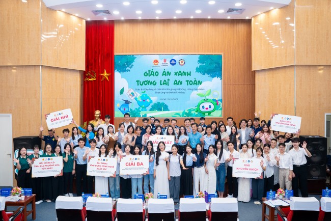 Sinh viên sư phạm sáng tạo bài giảng ứng phó biến đổi khí hậu