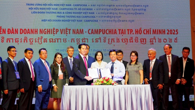 Phấn đấu đưa thương mại Việt Nam - Campuchia đạt 20 tỷ USD
