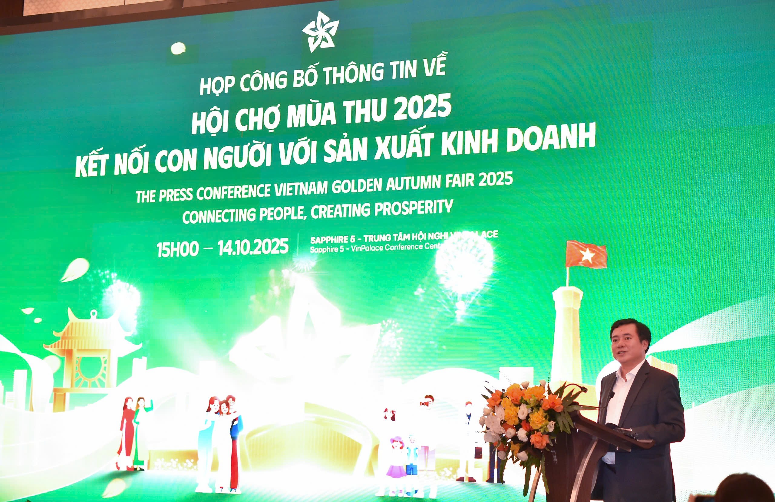 Thứ trưởng Nguyễn Sinh Nhật Tân phát biểu khai mạc họp báo.