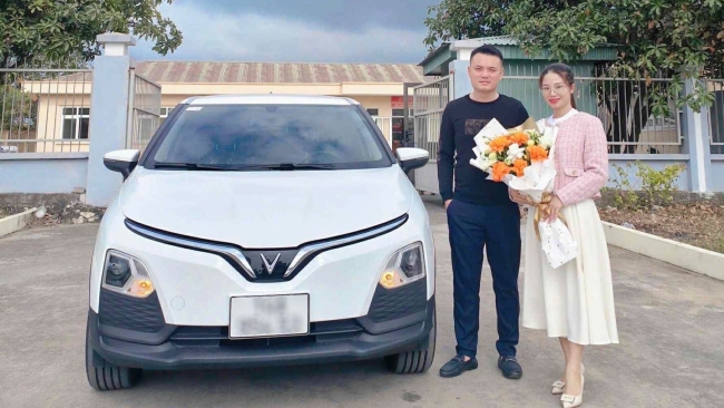 Chủ xe Quảng Ninh kể chuyện hết say xe, tiết kiệm tiền triệu di chuyển mỗi tháng khi mua VinFast VF 5