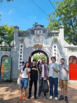 Xây dựng hình ảnh tiếng Việt như một ngôn ngữ thân thiện