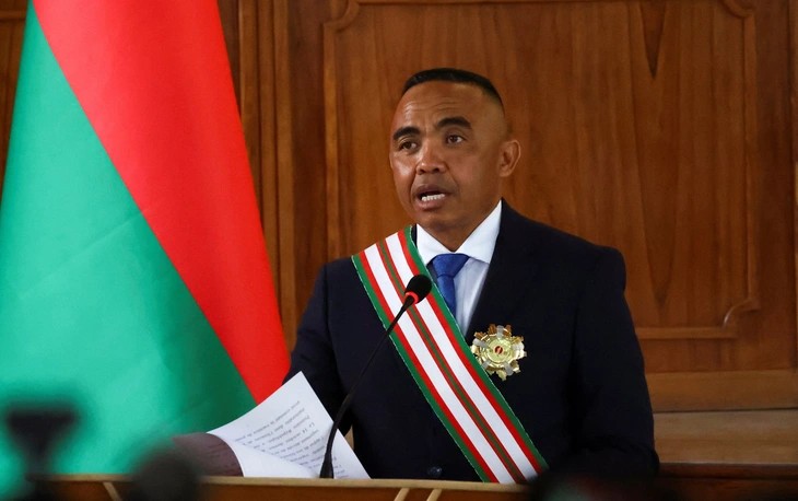 Đại tá Michael Randrianirina tuyên thệ nhậm chức Tổng thống Madagascar ngày 17-10 - Ảnh: REUTERS