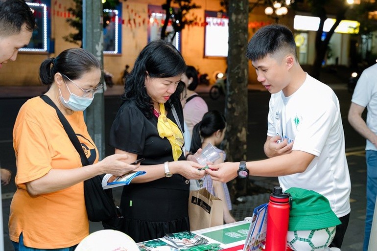 Khách tham quan trải nghiệm các hoạt động tại Lễ hội Đức 2025. (Ảnh: GIZ)