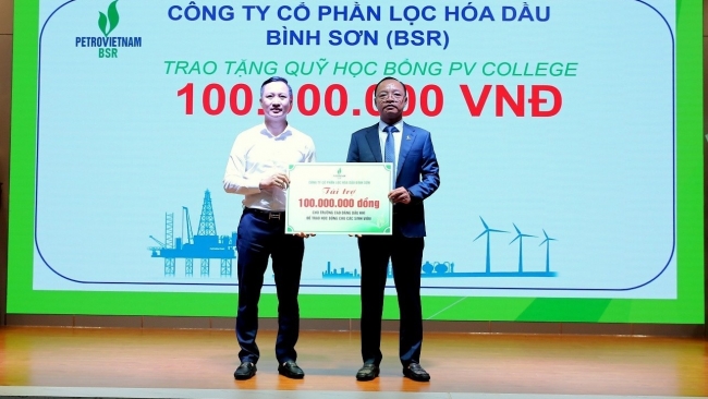 BSR trao học bổng cho các em sinh viên Trường Cao đẳng Dầu khí