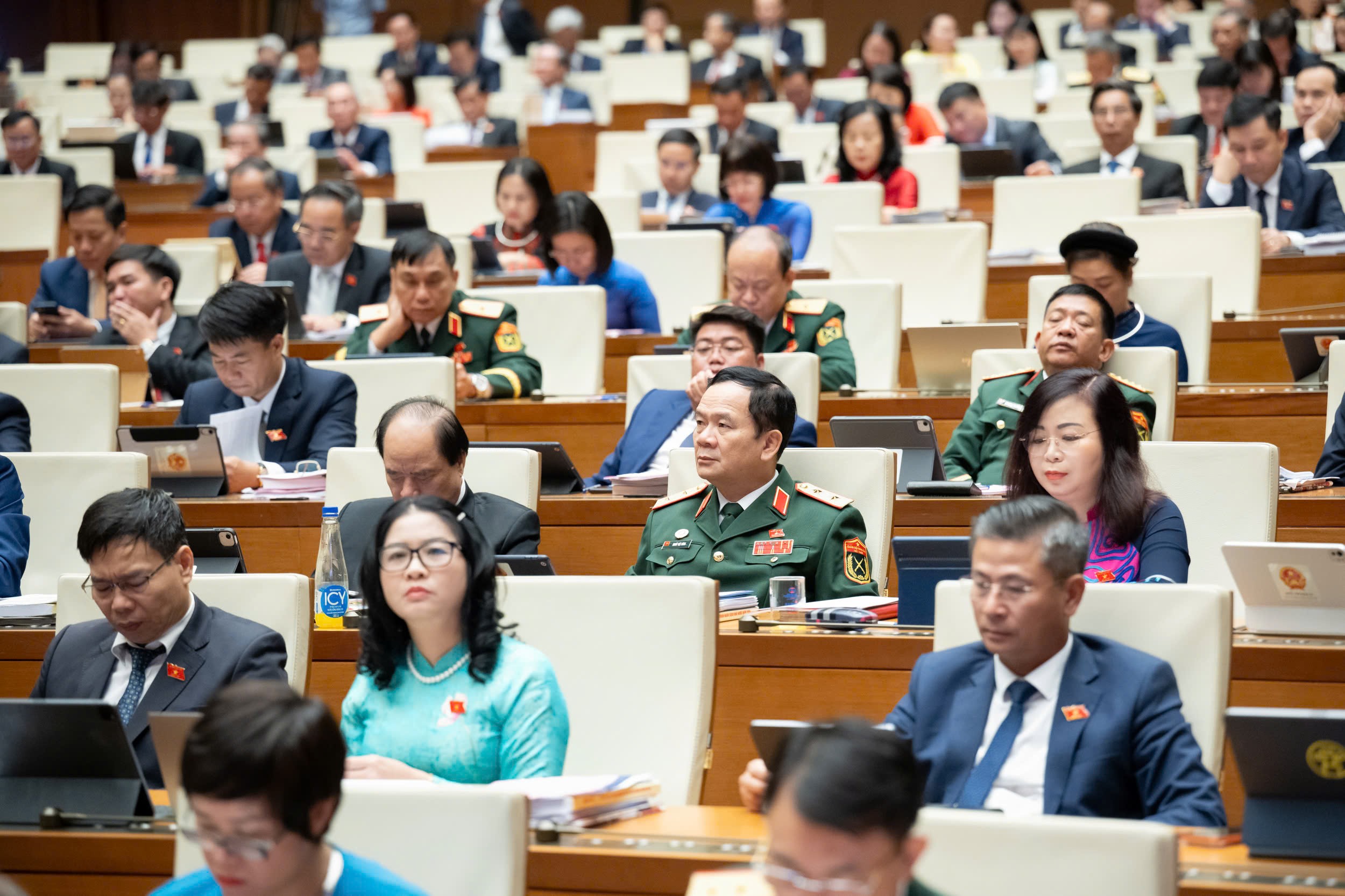 Các đại biểu Quốc hội tham dự Phiên Khai mạc Kỳ họp thứ 10, Quốc hội khóa XV. (Ảnh: quochoi.vn)