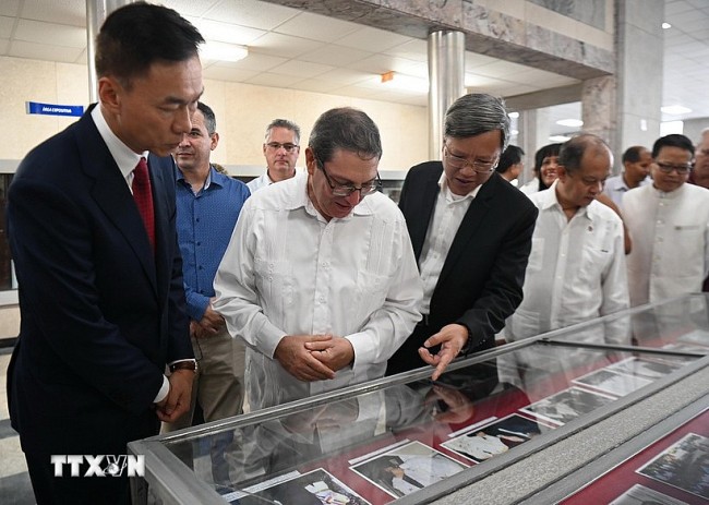Triển lãm ảnh tái hiện chặng đường gắn bó giữa Cuba với các nước châu Á