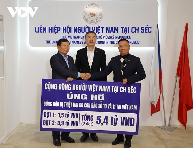 Kiều bào Séc ủng hộ đồng bào trong nước bị thiệt hại do bão