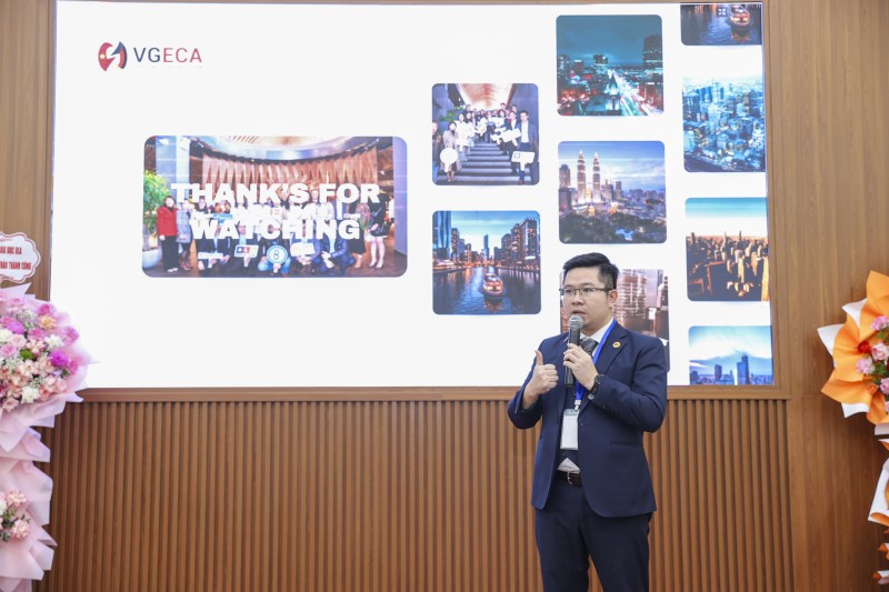 Chi hội trưởng Chi hội giáo dục và việc làm Việt-Đức Nguyễn Tuấn Nam. Chi hội trưởng Chi hội giáo dục và việc làm Việt-Đức Nguyễn Tuấn Nam.