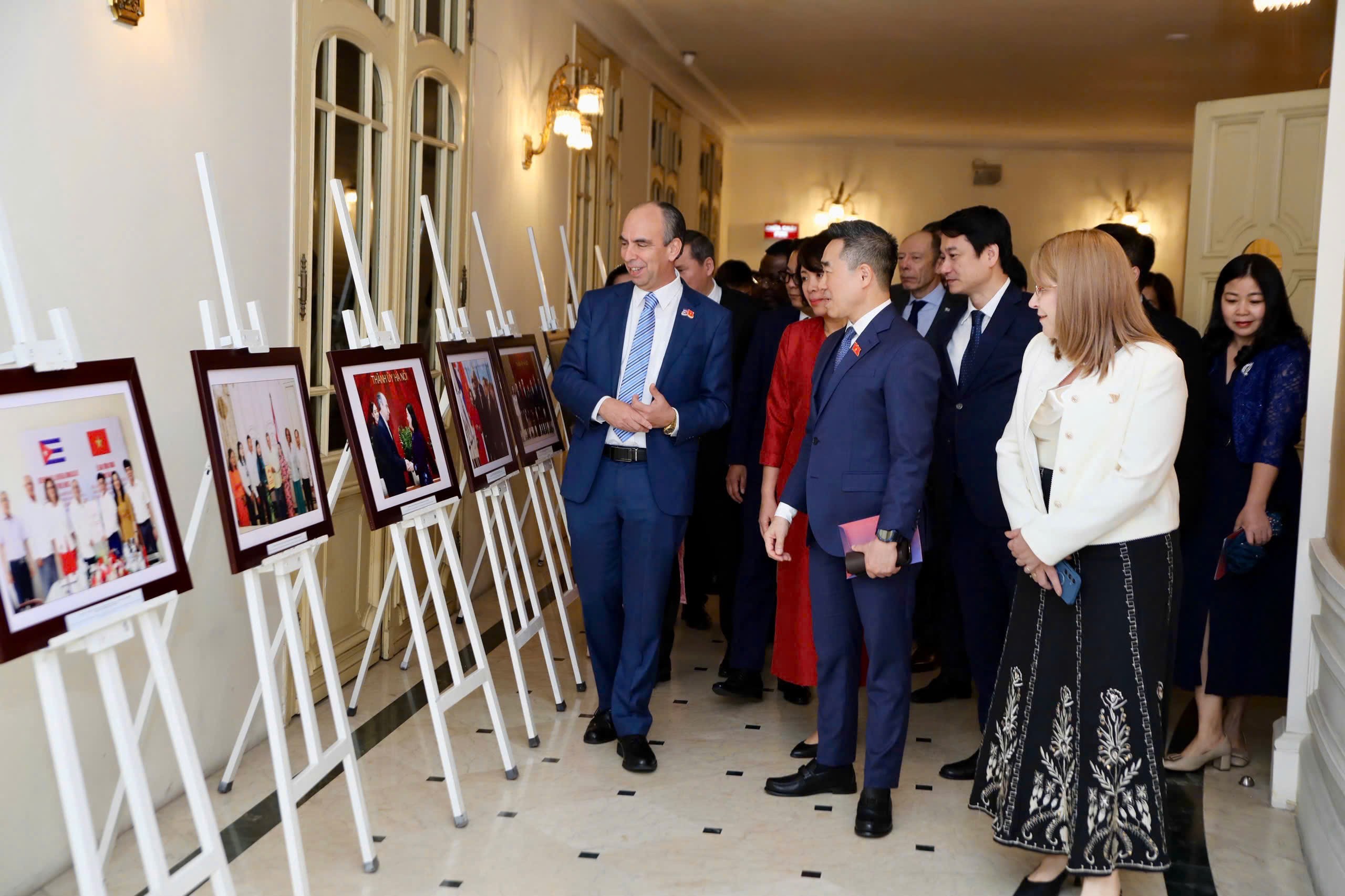 Âm nhạc nối liền hai nửa vòng trái đất Việt Nam - Cuba Âm nhạc nối liền hai nửa vòng trái đất Việt Nam - Cuba