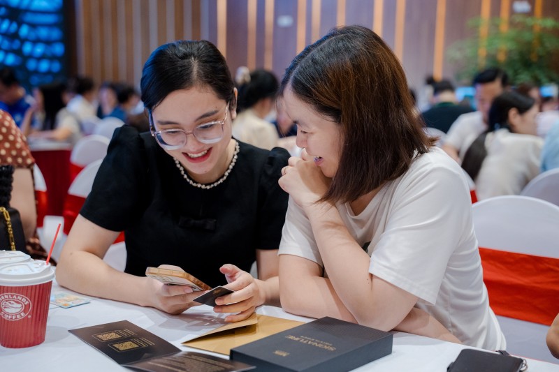 Khách hàng hào hứng trải nghiệm đặc quyền MIK Signature Privileges Khách hàng hào hứng trải nghiệm đặc quyền MIK Signature Privileges