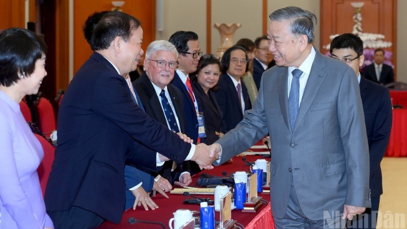 Các nhà Việt Nam học cùng đồng hành vì một Việt Nam độc lập, tự cường, phát triển Các nhà Việt Nam học cùng đồng hành vì một Việt Nam độc lập, tự cường, phát triển