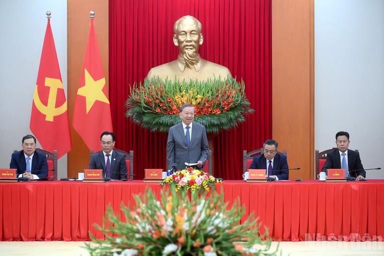 Các nhà Việt Nam học cùng đồng hành vì một Việt Nam độc lập, tự cường, phát triển Các nhà Việt Nam học cùng đồng hành vì một Việt Nam độc lập, tự cường, phát triển