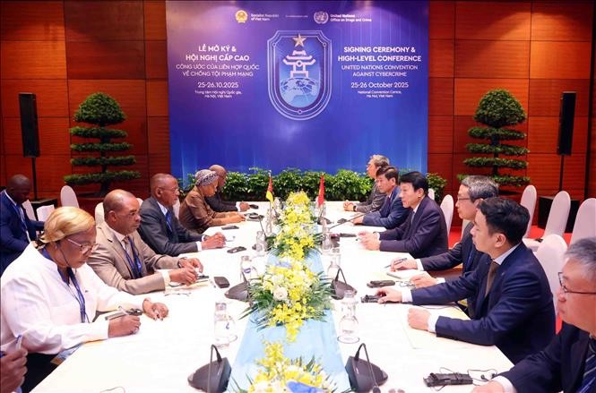 Đại tướng Lương Tam Quang, Bộ trưởng Bộ Công an tiếp Bộ trưởng Bộ Nội vụ Cộng hòa Mozambique Paulo Chachine. Ảnh: Phạm Kiên/TTXVN Đại tướng Lương Tam Quang, Bộ trưởng Bộ Công an tiếp Bộ trưởng Bộ Nội vụ Cộng hòa Mozambique Paulo Chachine. Ảnh: Phạm Kiên/TTXVN