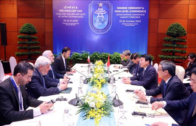 Đại tướng Lương Tam Quang, Bộ trưởng Bộ Công an tiếp xã giao ngài Vahid Jalalzadeh, Thứ trưởng Bộ Ngoại giao phụ trách lãnh sự, quốc hội, vấn đề người của Iran. Ảnh: Phạm Kiên/TTXVN Đại tướng Lương Tam Quang, Bộ trưởng Bộ Công an tiếp xã giao ngài Vahid Jalalzadeh, Thứ trưởng Bộ Ngoại giao phụ trách lãnh sự, quốc hội, vấn đề người của Iran. Ảnh: Phạm Kiên/TTXVN