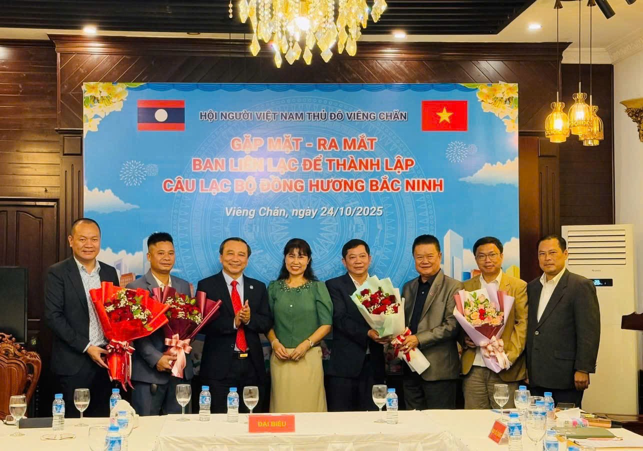 Ban Liên lạc đồng hương Bắc Ninh tại Viêng Chăn ra mắt. (Ảnh: Liên hiệp các tổ chức hữu nghị tỉnh Bắc Ninh) Ban Liên lạc đồng hương Bắc Ninh tại Viêng Chăn ra mắt. (Ảnh: Liên hiệp các tổ chức hữu nghị tỉnh Bắc Ninh)