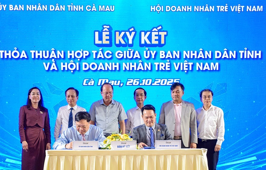 Cà Mau cam kết cải cách, xây dựng niềm tin đầu tư bền vững Cà Mau cam kết cải cách, xây dựng niềm tin đầu tư bền vững